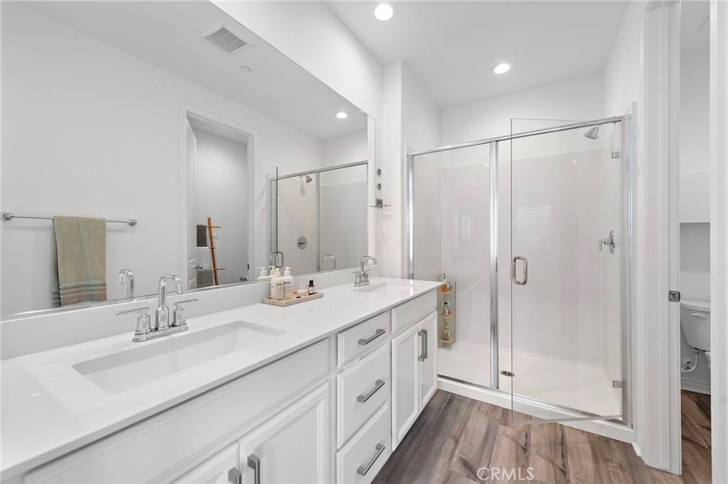 Irvine, CA 92618,114 Sawbuck