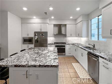 Irvine, CA 92618,125 Cadence