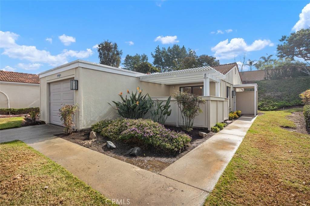 Laguna Woods, CA 92637,3196 Via Buena Vista