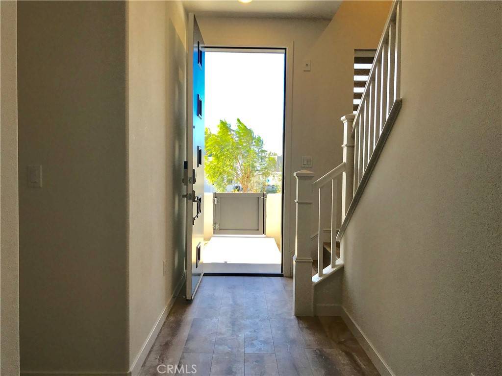 258 Harringay Irvine, CA 92618