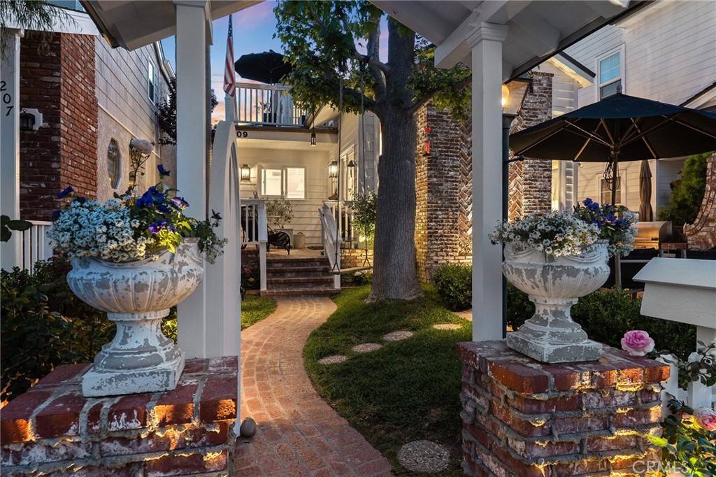 Newport Beach, CA 92662,209 Diamond AVE