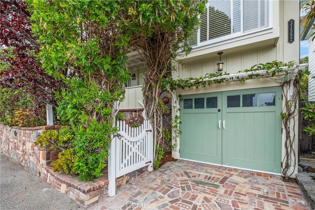 Laguna Beach, CA 92651,31592 Santa Rosa Dr.