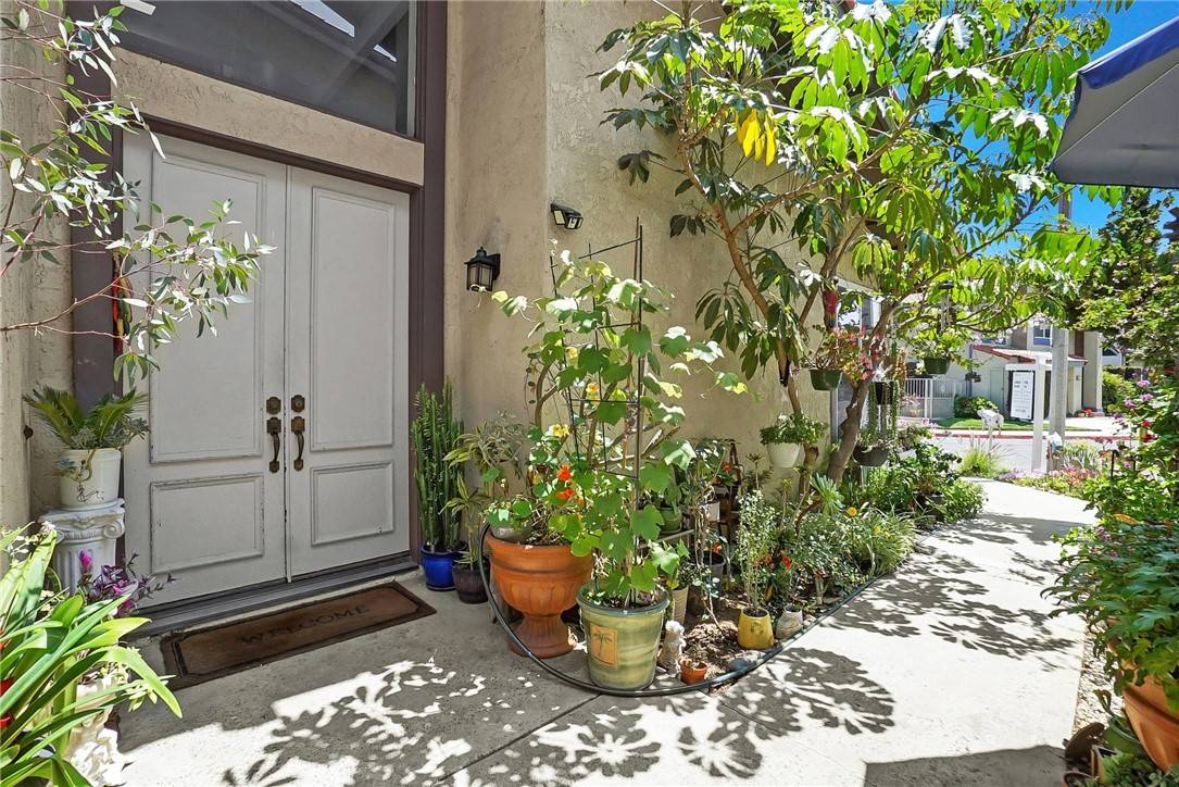 Fullerton, CA 92835,1007 Laguna