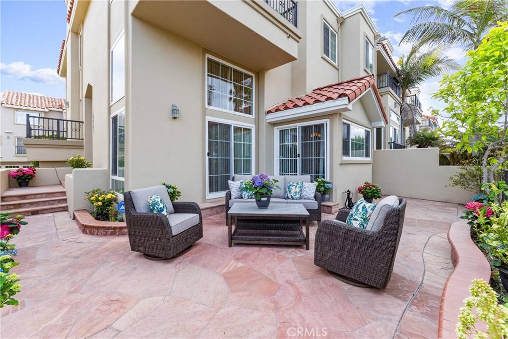 Huntington Beach, CA 92648,19481 Riverdale LN