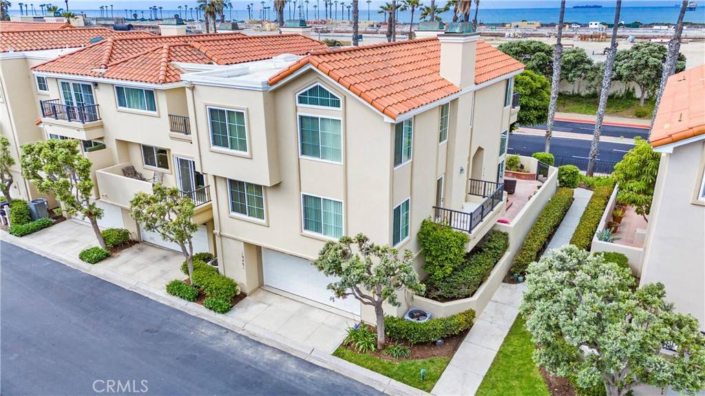 Huntington Beach, CA 92648,19481 Riverdale LN