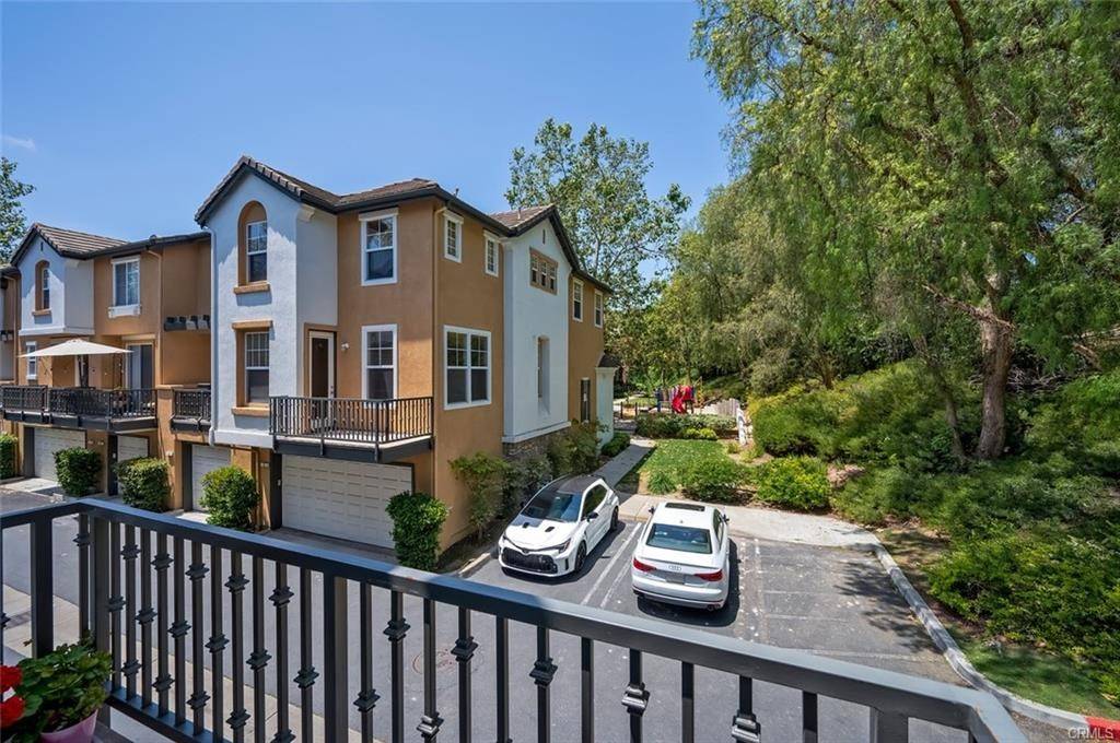 Aliso Viejo, CA 92656,2 Plumeria LN #127