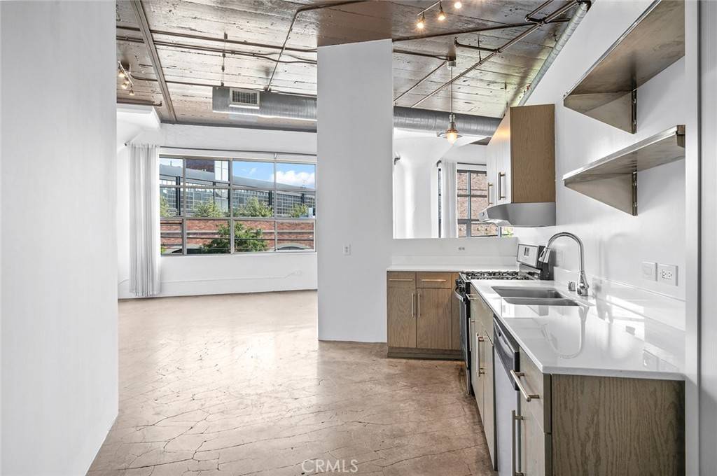 Los Angeles, CA 90013,530 Molino ST #202