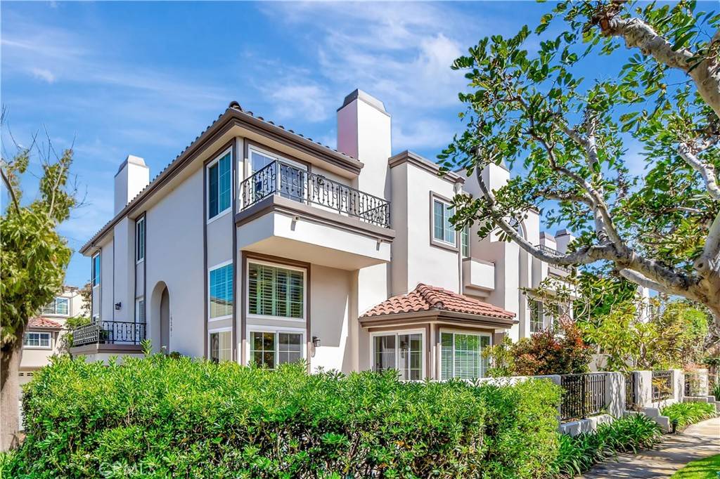 Huntington Beach, CA 92648,19261 Meadowood CIR