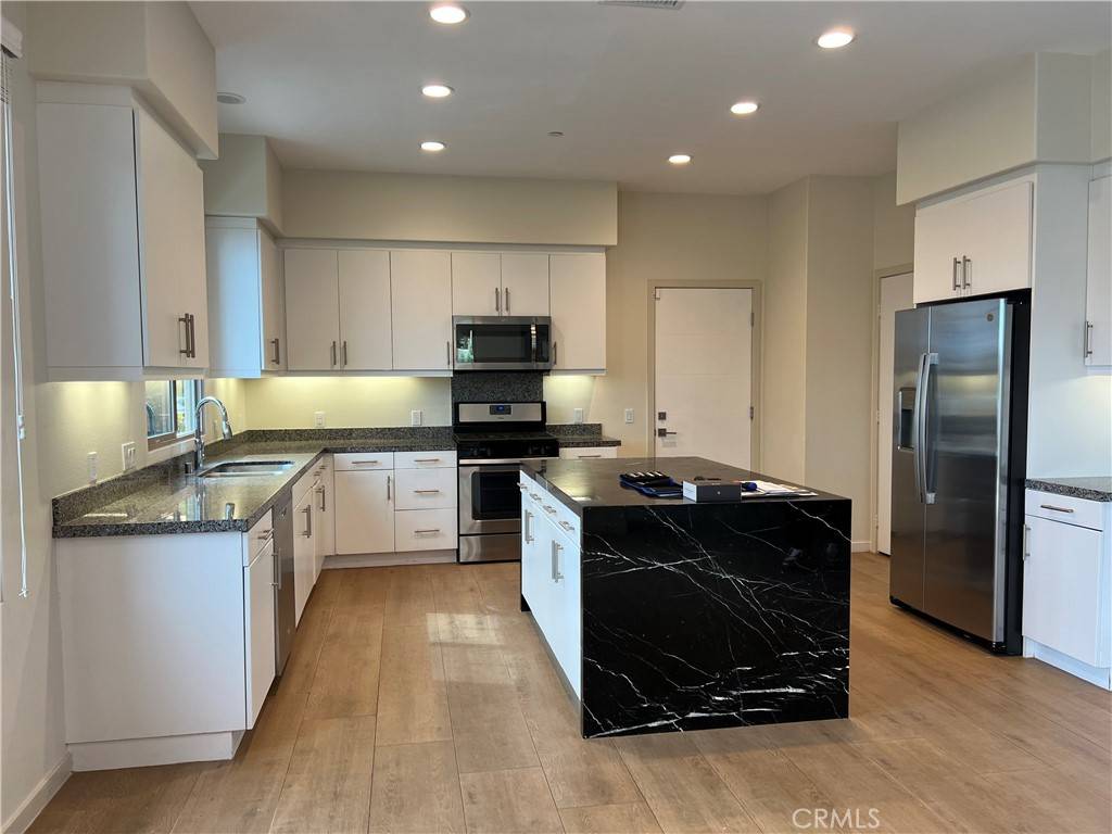 Irvine, CA 92618,151 Magnet