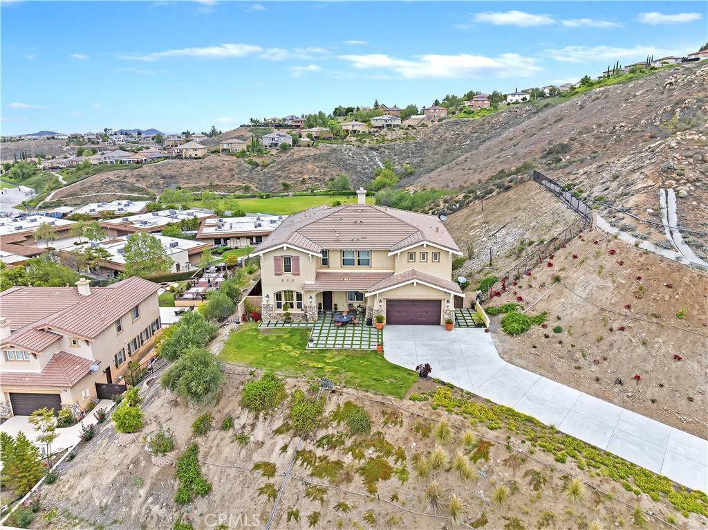 Riverside, CA 92503,16418 Village Meadow DR