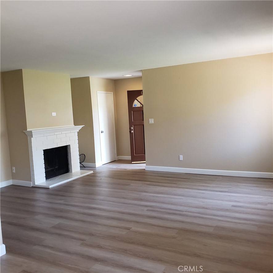 Tustin, CA 92780,17572 #3 Vandenberg