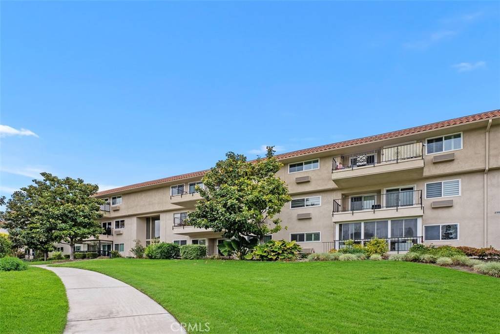 Laguna Woods, CA 92637,2353 Via Mariposa W #3E