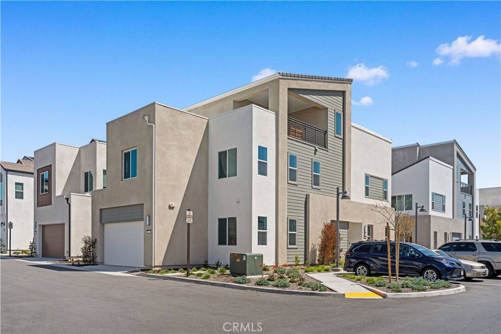 Irvine, CA 92618,125 Sawbuck