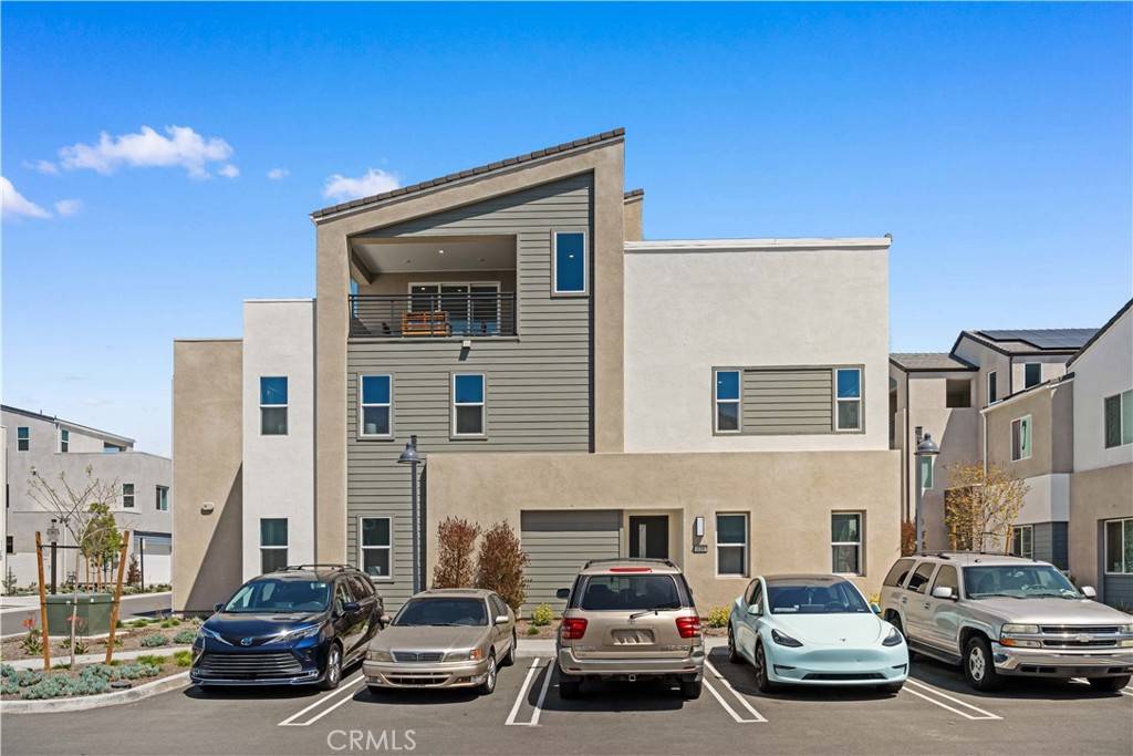 Irvine, CA 92618,125 Sawbuck