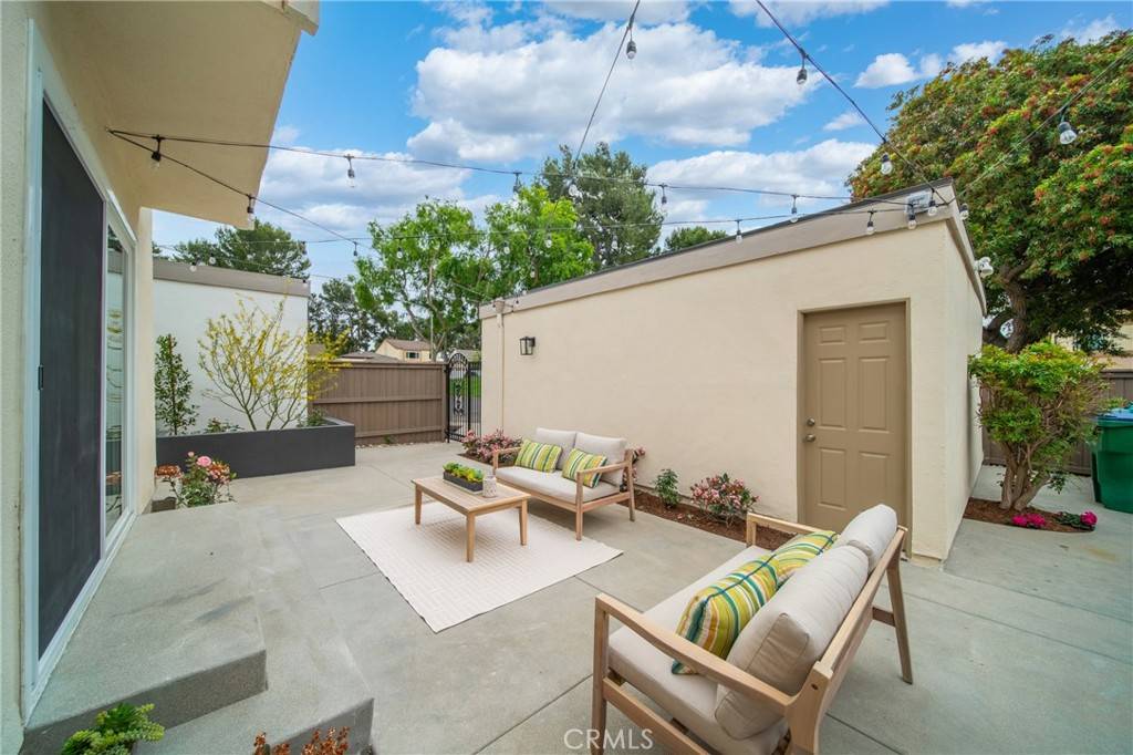 Irvine, CA 92612,15 Willow Tree Ln