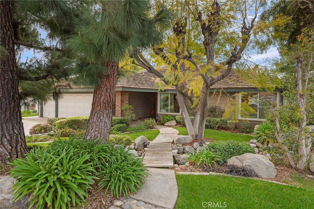 Yorba Linda, CA 92886,4951 Oak Tree CT