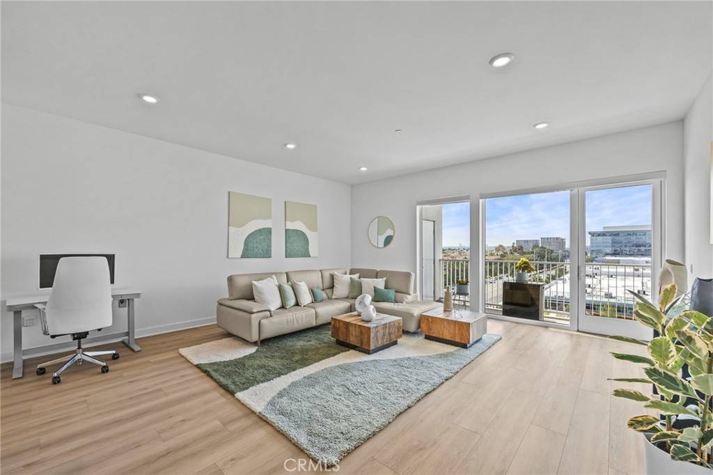 Irvine, CA 92612,3713 Rivington