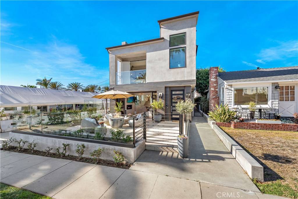 Corona Del Mar, CA 92625,415 Marguerite AVE