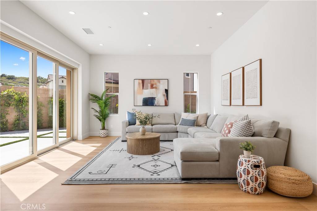 Irvine, CA 92618,119 Rimstone
