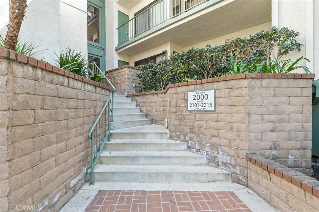 Irvine, CA 92618,2105 Apricot DR #2105