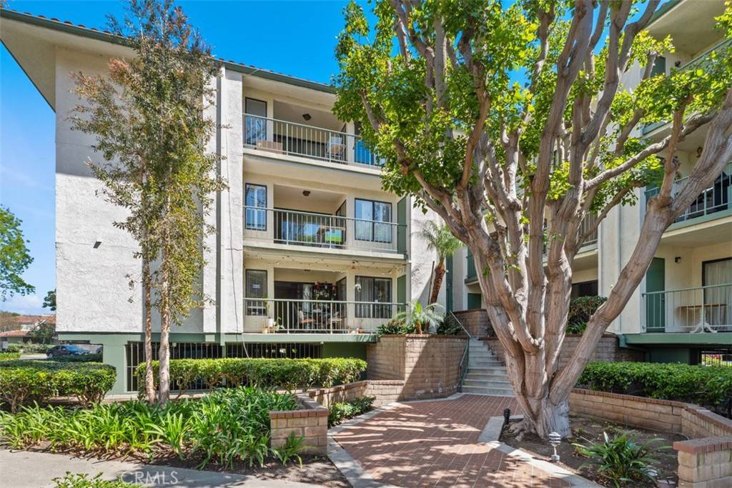 Irvine, CA 92618,2105 Apricot DR #2105