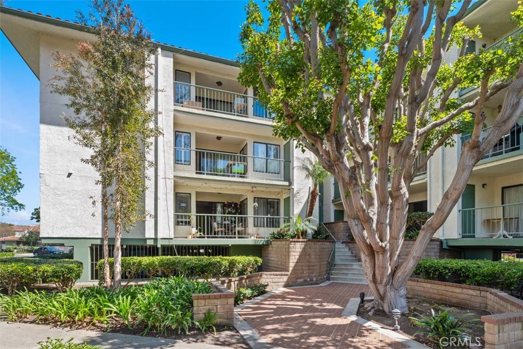 Irvine, CA 92618,2105 Apricot DR #2105