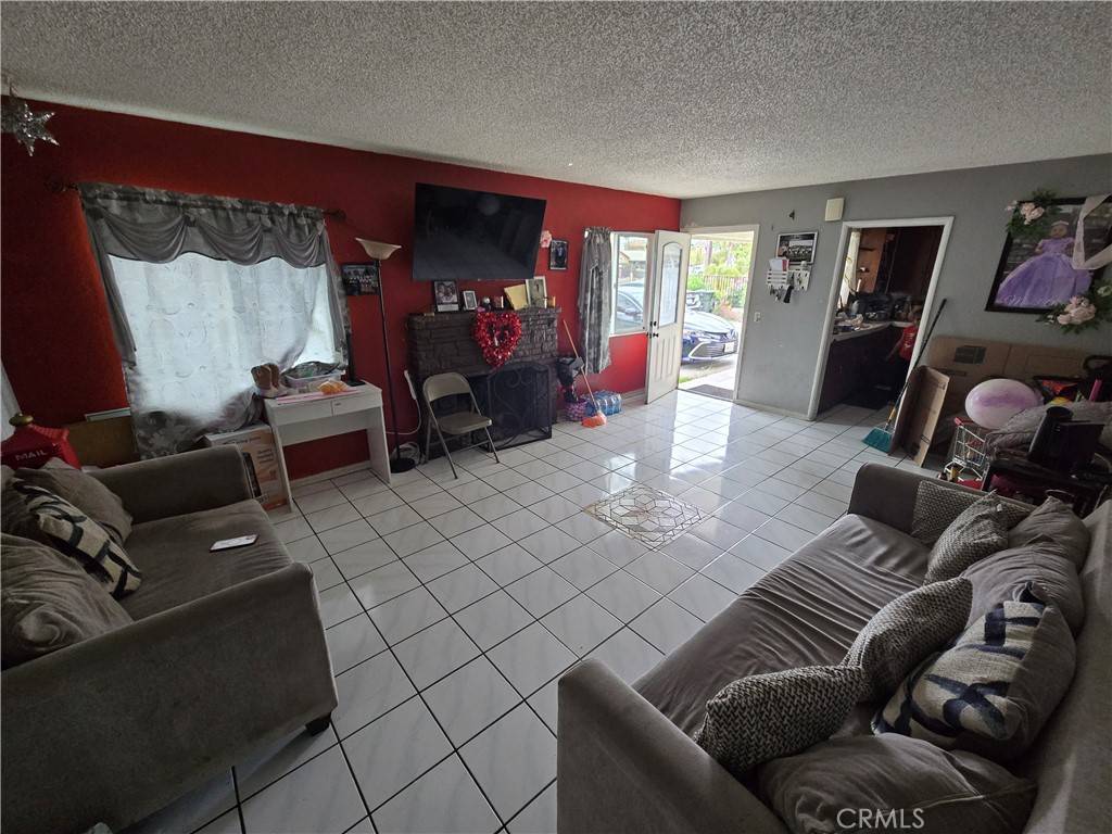 Anaheim, CA 92805,733 N East ST