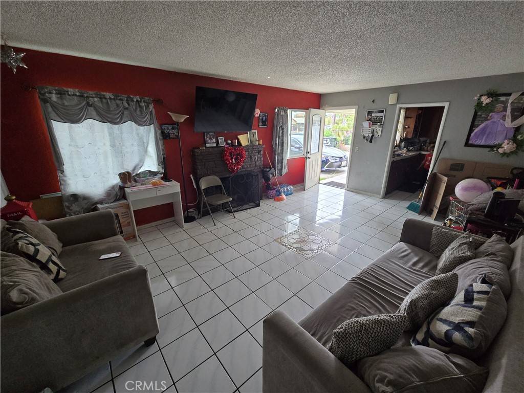 Anaheim, CA 92805,733 N East ST