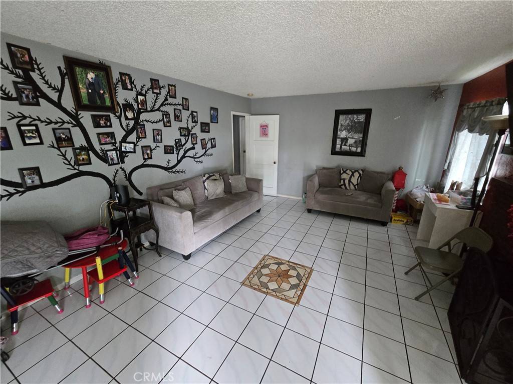 Anaheim, CA 92805,733 N East ST