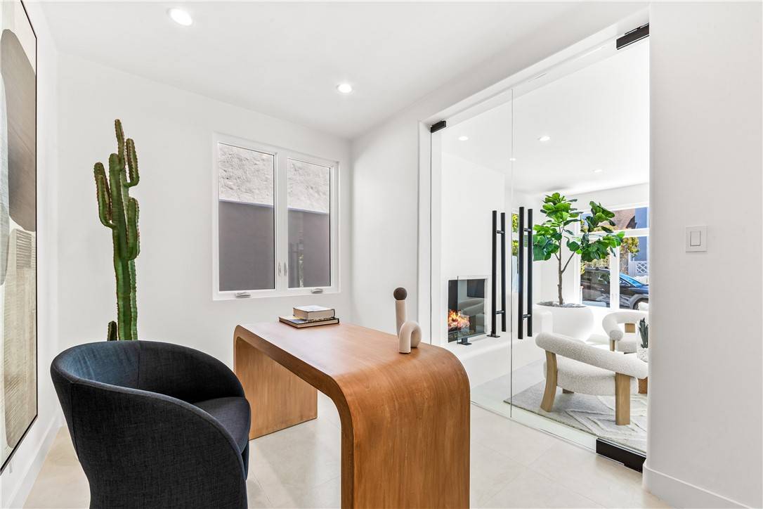 Manhattan Beach, CA 90266,541 4th ST