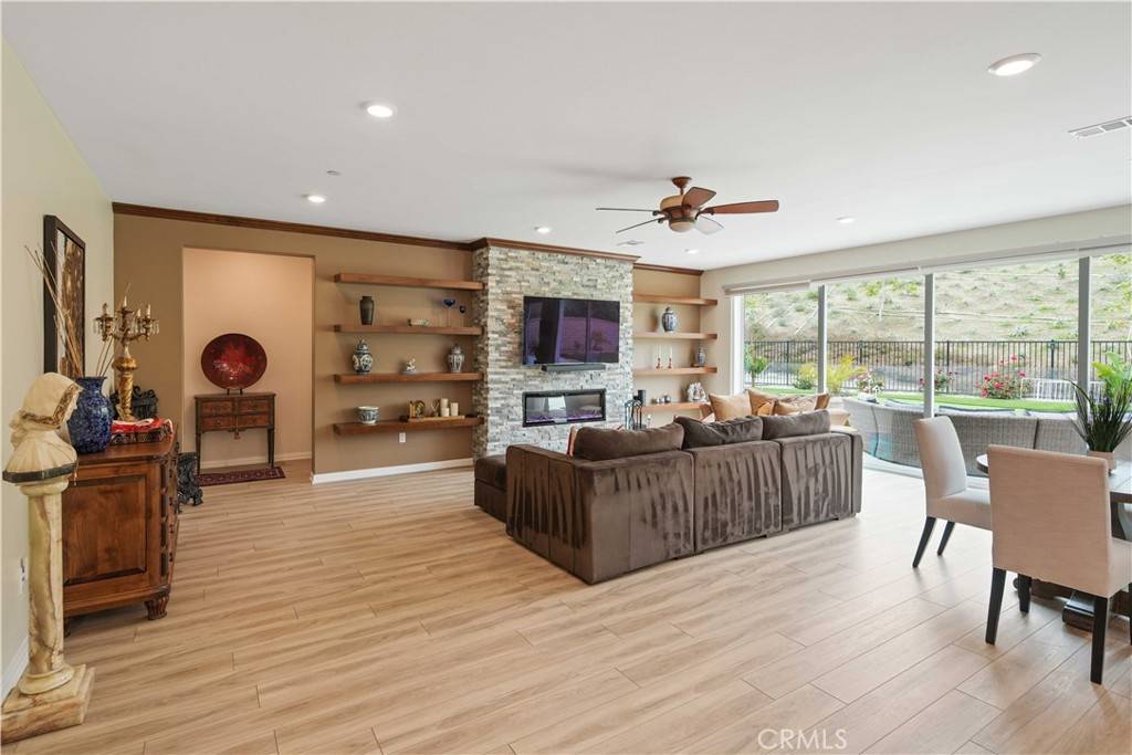 Simi Valley, CA 93065,221 Talbert AVE