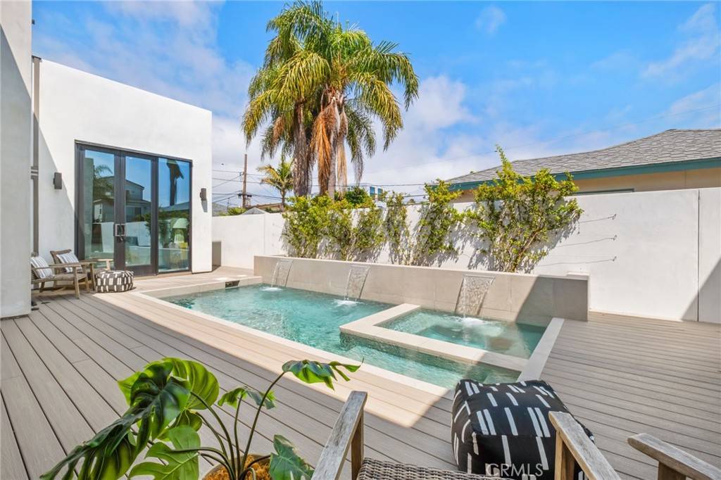 Huntington Beach, CA 92648,215 Lincoln AVE