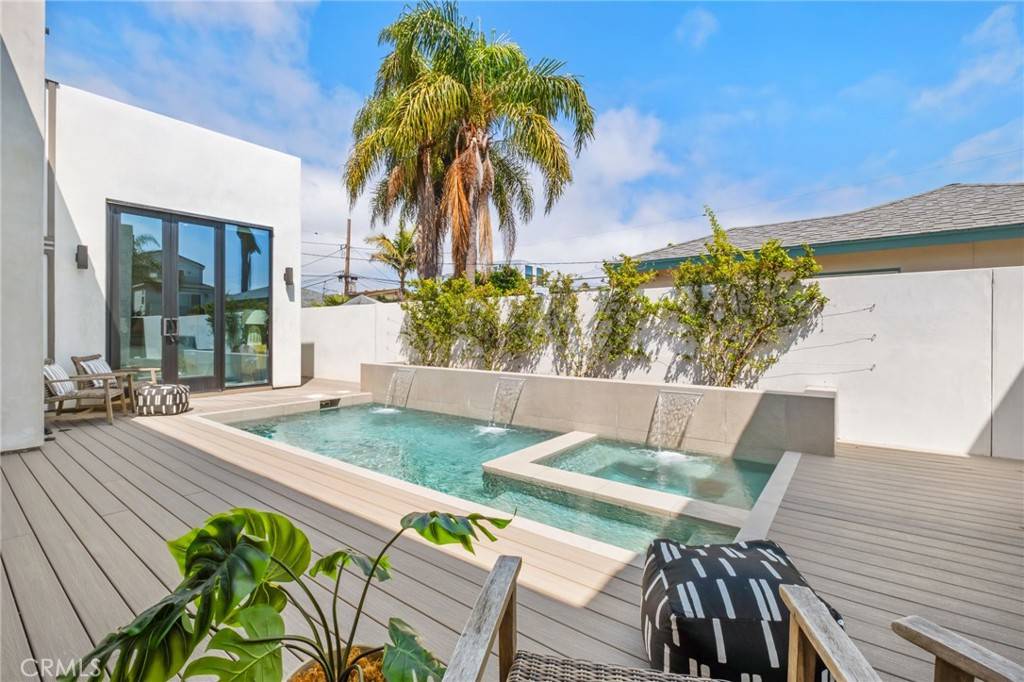 Huntington Beach, CA 92648,215 Lincoln AVE
