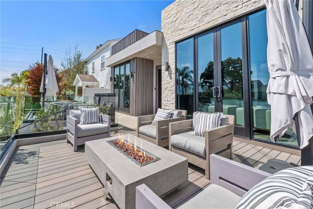 Huntington Beach, CA 92648,215 Lincoln AVE