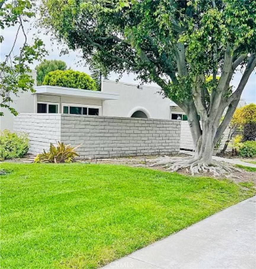 Laguna Woods, CA 92637,2328 Via Mariposa W #T