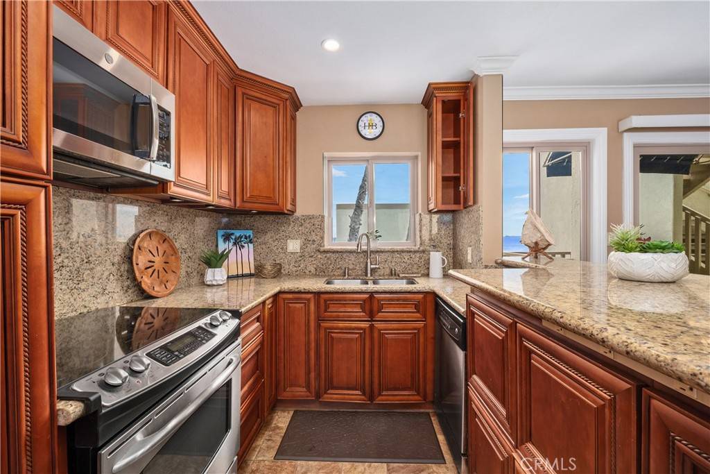 Huntington Beach, CA 92648,711 Pacific Coast #325