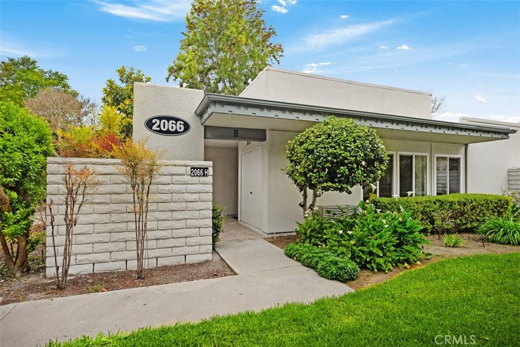 Laguna Woods, CA 92637,2066 Via Mariposa #H