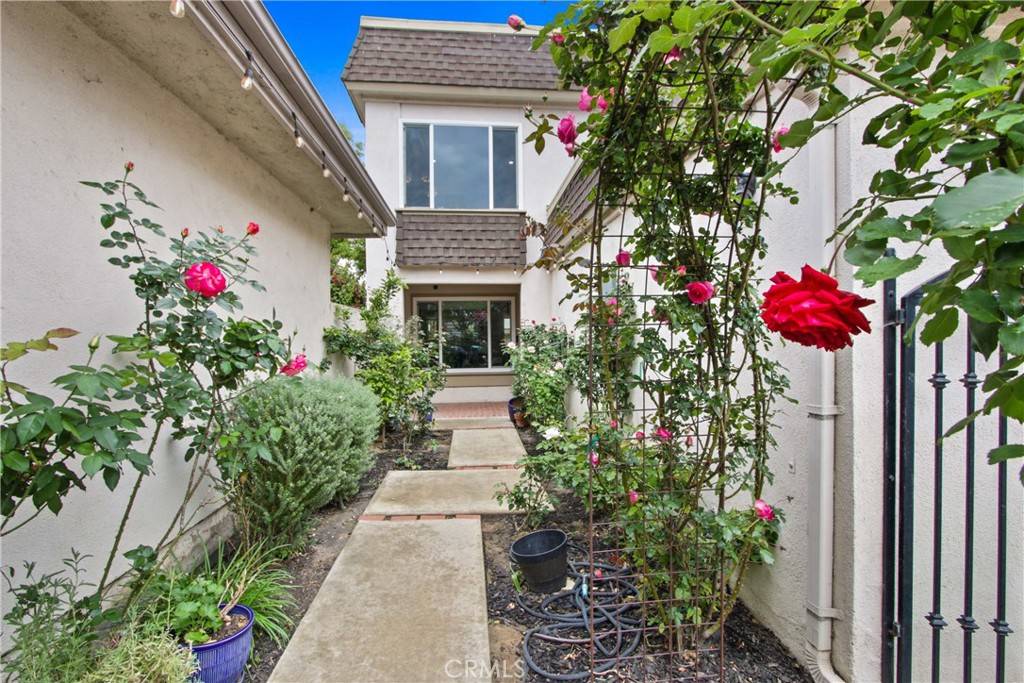 Irvine, CA 92612,33 Seton RD