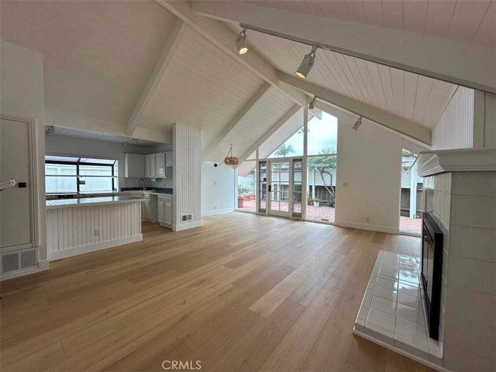 Newport Beach, CA 92663,215 Jo Anne PL
