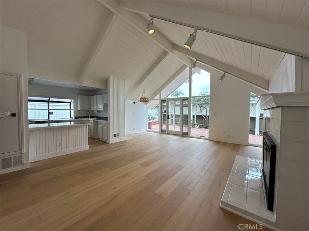 Newport Beach, CA 92663,215 Jo Anne PL
