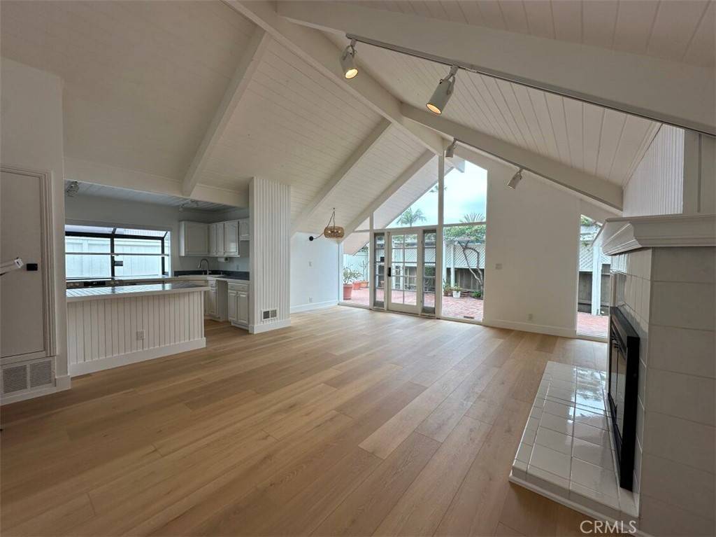 Newport Beach, CA 92663,215 Jo Anne PL