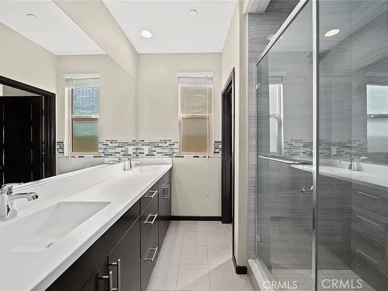 132 Cadence Irvine, CA 92618