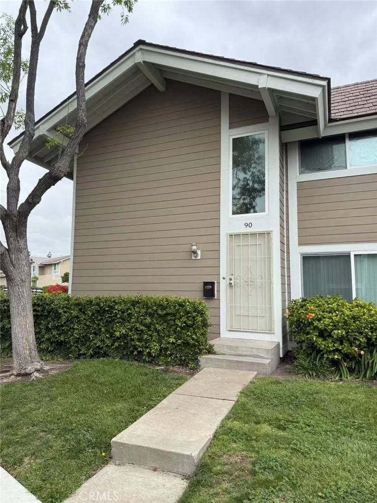 Irvine, CA 92604,90 Elksford AVE #1