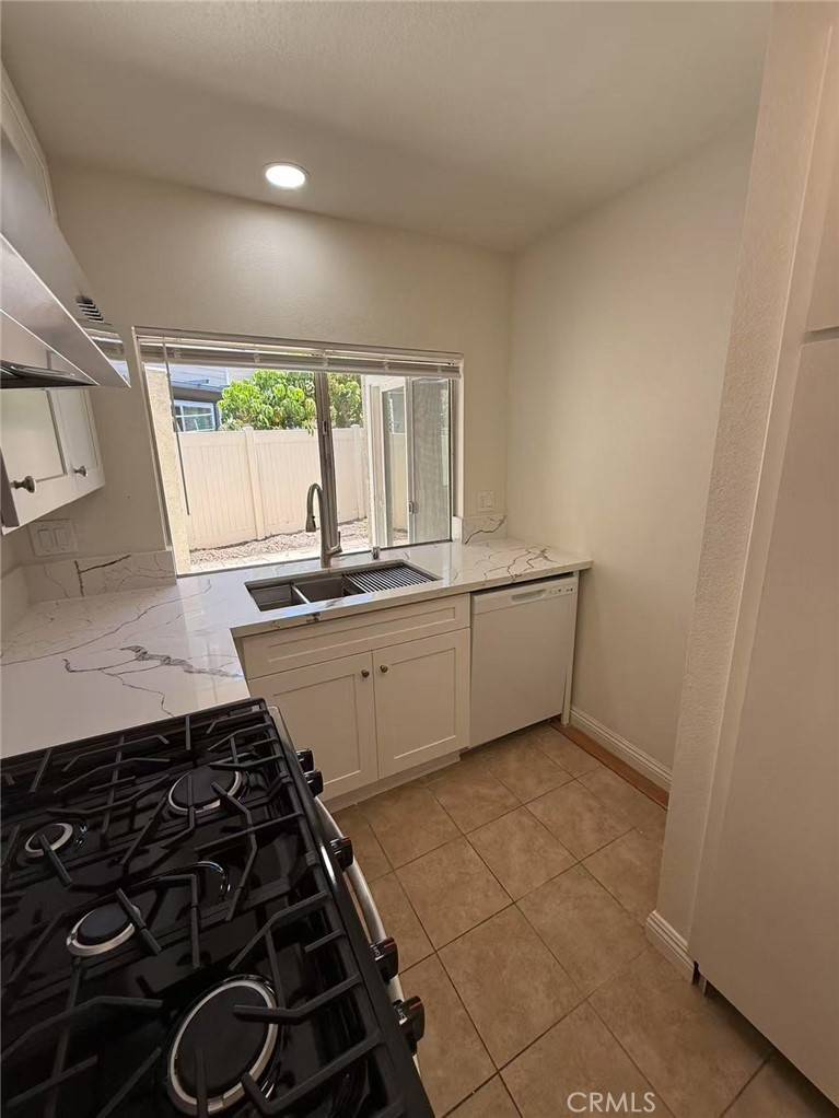 Irvine, CA 92604,90 Elksford AVE #1