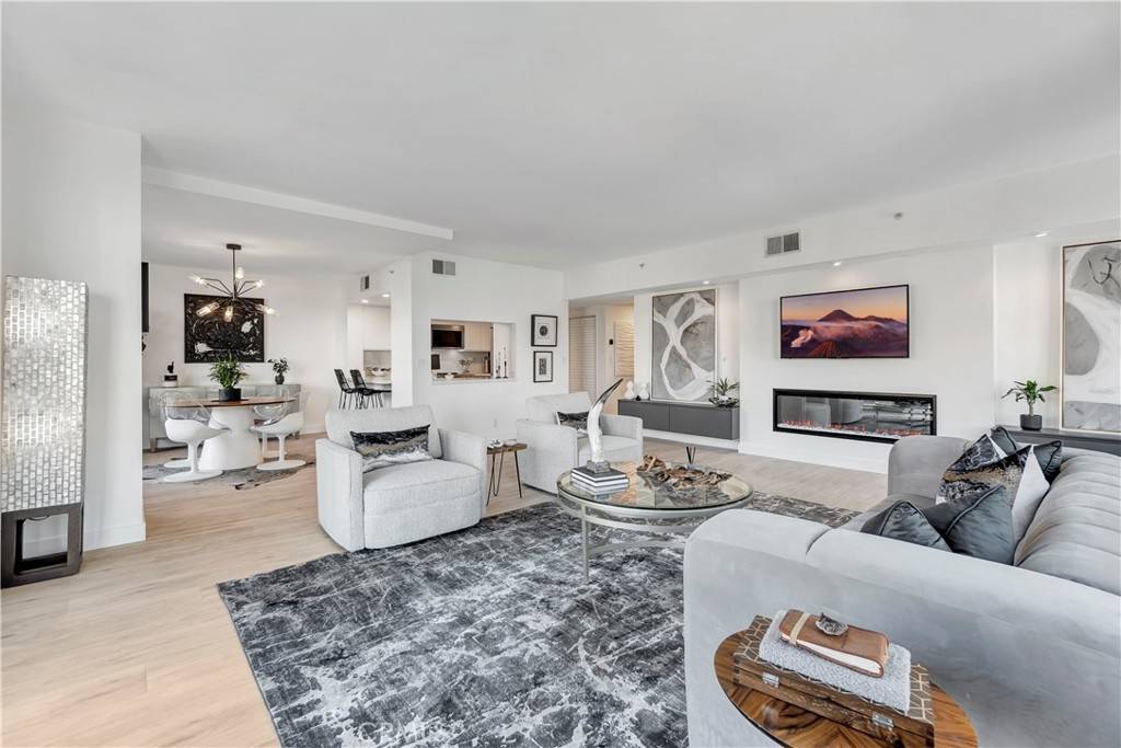 Long Beach, CA 90802,850 E Ocean BLVD E #301