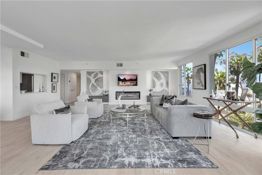 Long Beach, CA 90802,850 E Ocean BLVD E #301