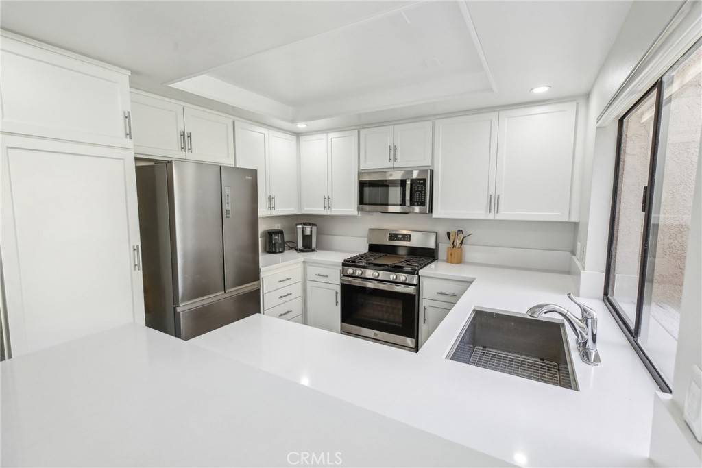 Huntington Beach, CA 92647,7851 Southlake DR #6