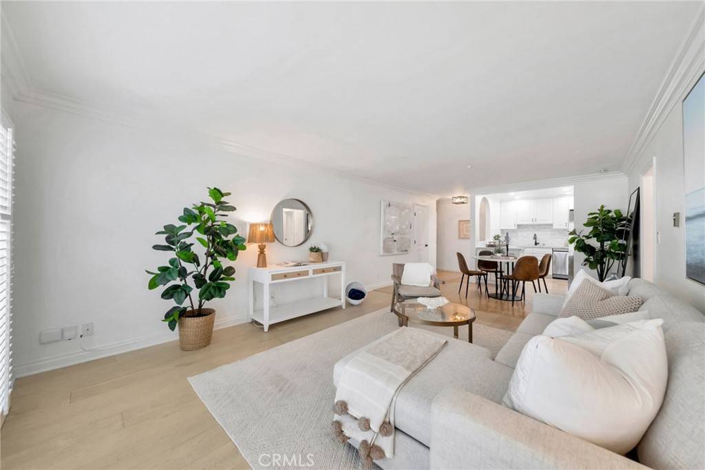 Newport Beach, CA 92663,300 Cagney LN #101