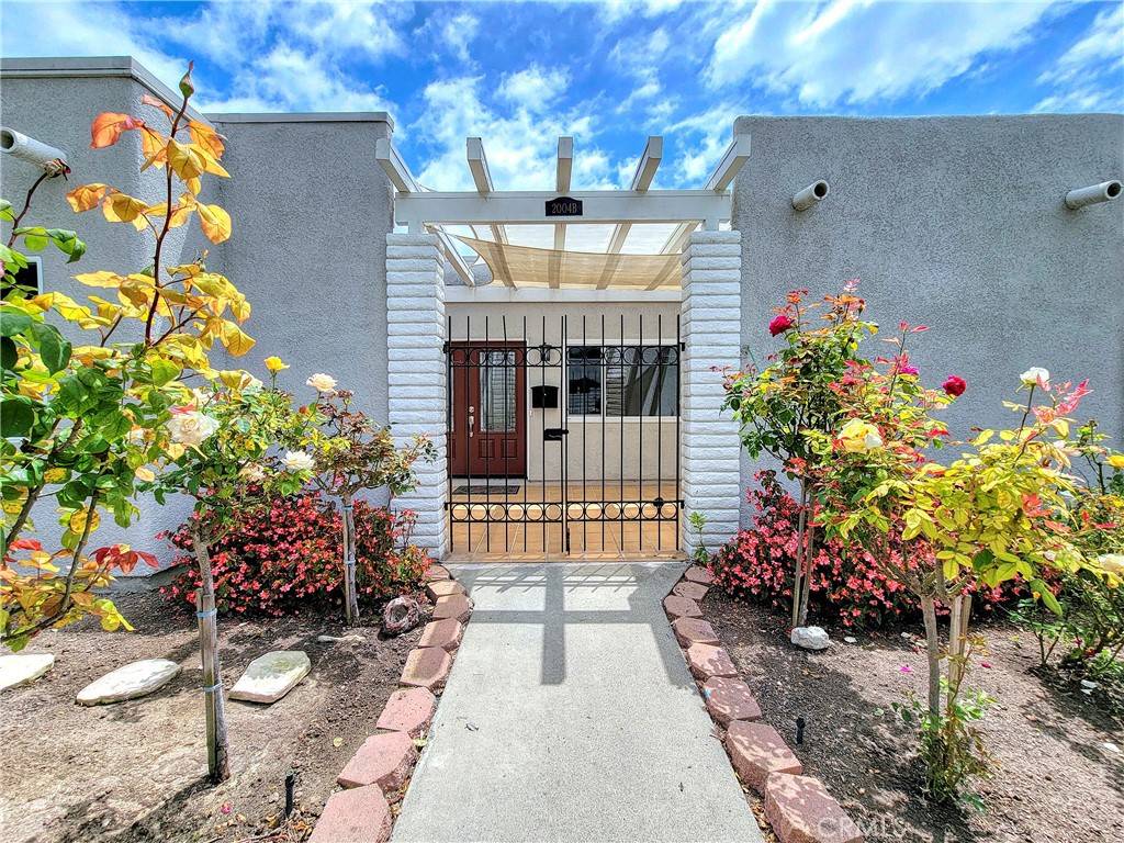 Laguna Woods, CA 92637,2004 Via Mariposa W. #B
