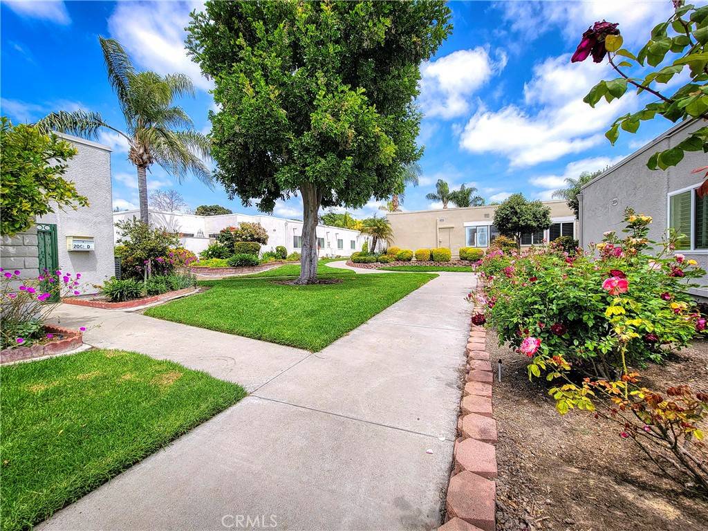Laguna Woods, CA 92637,2004 Via Mariposa W. #B